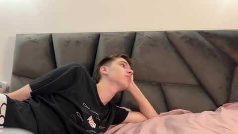 Luis and Alina online show from 01/28/25, 02:42