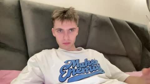 Luis online show from 11/26/25, 08:32