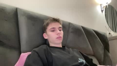 Luis online show from 12/01/25, 03:17