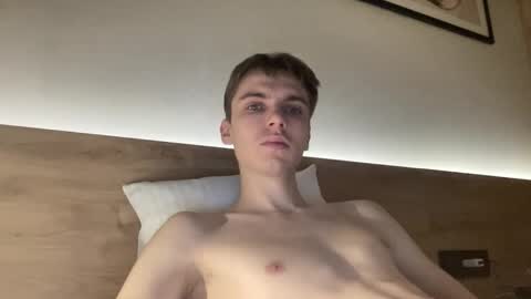 Luis online show from 12/17/25, 02:34