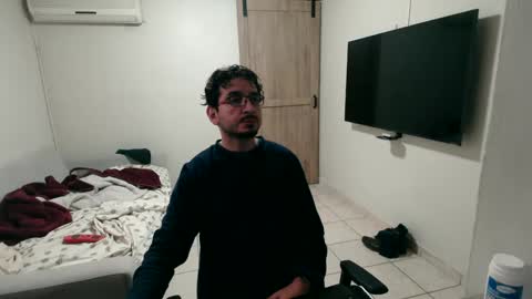 luis_flr online show from 01/14/25, 06:07