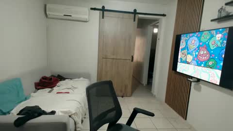 luis_flr online show from 09/21/25, 10:33