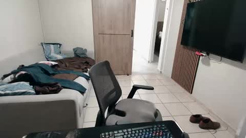 luis_flr online show from 05/11/26, 01:50