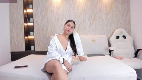 Luisa  online show from 04/07/26, 01:55