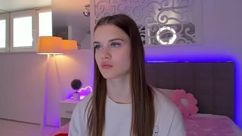 LuisaClover online show from 05/09/26, 12:21