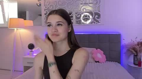Snapshot of luisaclover chatting on 06/26/26, 12:20 LuisaClover online show from 06/26/26, 12:20