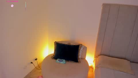 Snapshot of luisah_ chatting on 06/11/26, 02:53 L U I S A online show from 06/11/26, 02:53