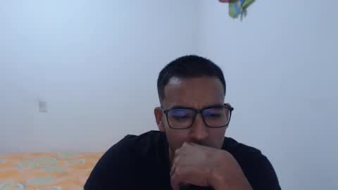 Snapshot of luisatr2017 chatting on 12/14/25, 04:40 luisatr2017 online show from 12/14/25, 04:40