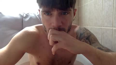 Snapshot of luisbadx chatting on 07/19/26, 09:24 Luis Badx online show from 07/19/26, 09:24