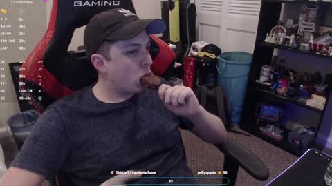 Snapshot of luisdiaztube chatting on 01/02/25, 10:44 Luisdiaztube online show from 01/02/25, 10:44