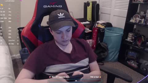 Snapshot of luisdiaztube chatting on 01/07/25, 11:35 Luisdiaztube online show from 01/07/25, 11:35