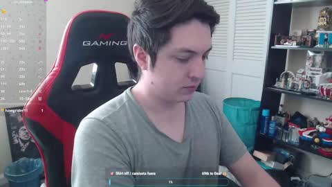 Snapshot of luisdiaztube chatting on 09/15/25, 04:40 Luisdiaztube online show from 09/15/25, 04:40