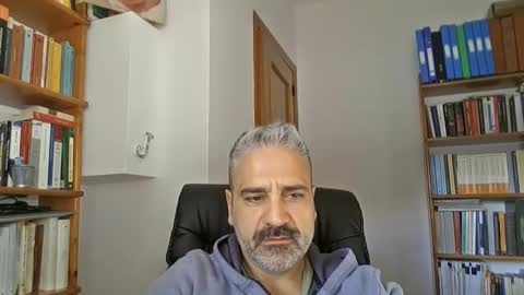 Snapshot of luisriga chatting on 11/19/25, 10:04 Luis online show from 11/19/25, 10:04