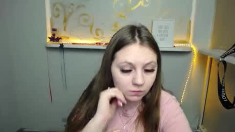 Snapshot of luizaheems_ chatting on 12/20/24, 11:00 Luiza online show from 12/20/24, 11:00