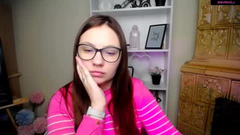 Snapshot of luizaheems_ chatting on 12/15/25, 05:44 Luiza online show from 12/15/25, 05:44