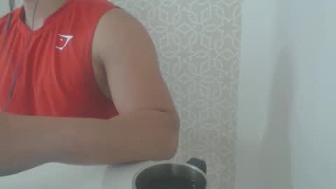 Snapshot of lukafitness chatting on 11/27/25, 06:43 lukafitness online show from 11/27/25, 06:43