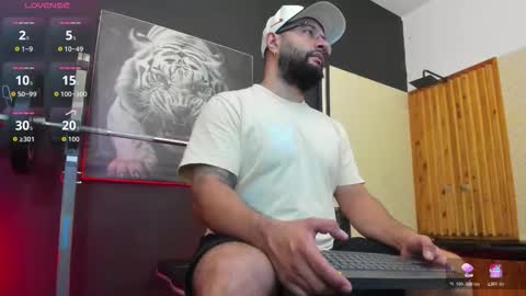 Snapshot of luke__09 chatting on 02/01/26, 11:31 LUKE online show from 02/01/26, 11:31