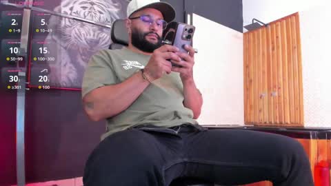 Snapshot of luke__09 chatting on 04/02/26, 12:41 LUKE online show from 04/02/26, 12:41