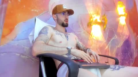 Snapshot of luke_davis01 chatting on 01/31/25, 01:23 LUKE online show from 01/31/25, 01:23