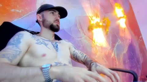 Snapshot of luke_davis01 chatting on 02/05/25, 01:22 LUKE online show from 02/05/25, 01:22