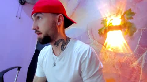 Snapshot of luke_davis01 chatting on 02/10/25, 01:01 LUKE online show from 02/10/25, 01:01