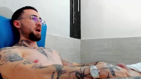 Snapshot of luke_davis01 chatting on 02/14/25, 02:02 LUKE online show from 02/14/25, 02:02