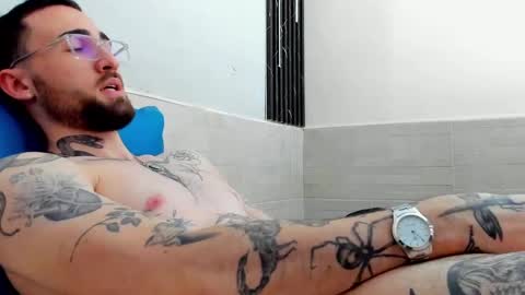 Snapshot of luke_davis01 chatting on 02/14/25, 05:03 LUKE online show from 02/14/25, 05:03