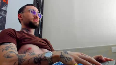 Snapshot of luke_davis01 chatting on 02/15/25, 01:05 LUKE online show from 02/15/25, 01:05