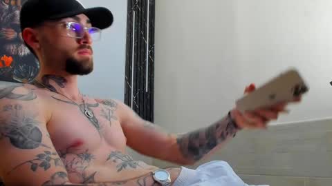 Snapshot of luke_davis01 chatting on 02/15/25, 04:45 LUKE online show from 02/15/25, 04:45