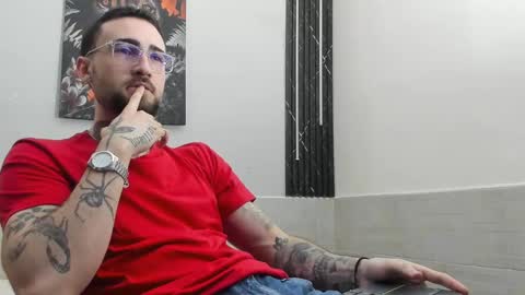 Snapshot of luke_davis01 chatting on 02/17/25, 01:10 LUKE online show from 02/17/25, 01:10