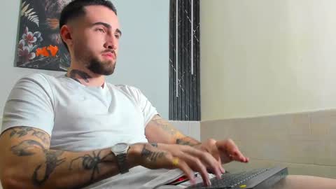 Snapshot of luke_davis01 chatting on 02/22/25, 01:24 LUKE online show from 02/22/25, 01:24