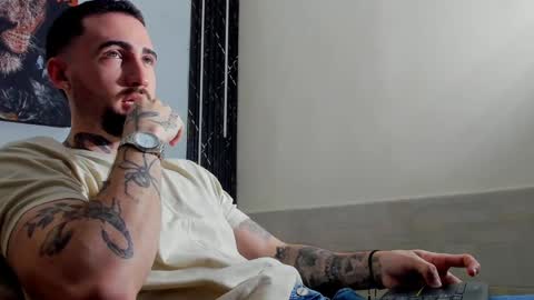 Snapshot of luke_davis01 chatting on 02/26/25, 02:03 LUKE online show from 02/26/25, 02:03