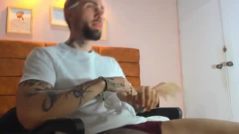 Snapshot of luke_davis01 chatting on 03/10/25, 08:34 LUKE online show from 03/10/25, 08:34