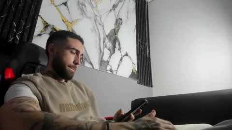 Snapshot of luke_davis01 chatting on 09/09/25, 01:21 LUKE online show from 09/09/25, 01:21