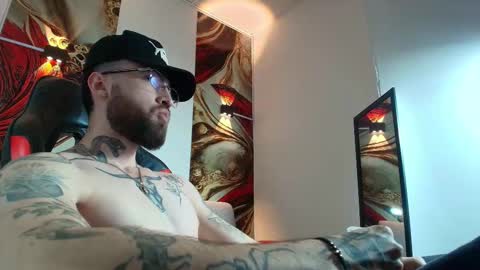 Snapshot of luke_davis01 chatting on 09/15/25, 01:22 LUKE online show from 09/15/25, 01:22