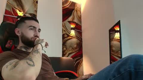 Snapshot of luke_davis01 chatting on 09/23/25, 01:14 LUKE online show from 09/23/25, 01:14