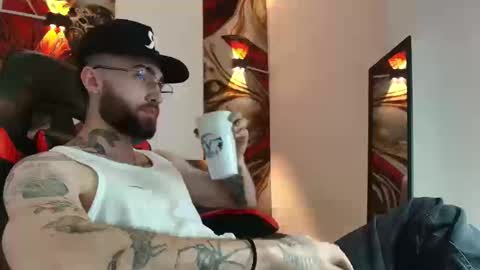 Snapshot of luke_davis01 chatting on 09/24/25, 01:14 LUKE online show from 09/24/25, 01:14