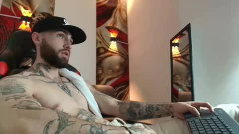 Snapshot of luke_davis01 chatting on 09/27/25, 01:05 LUKE online show from 09/27/25, 01:05