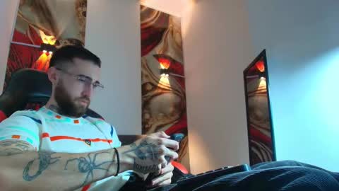 Snapshot of luke_davis01 chatting on 09/29/25, 01:16 LUKE online show from 09/29/25, 01:16