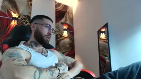 Snapshot of luke_davis01 chatting on 09/30/25, 01:27 LUKE online show from 09/30/25, 01:27