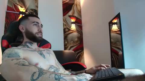 Snapshot of luke_davis01 chatting on 10/01/25, 01:28 LUKE online show from 10/01/25, 01:28