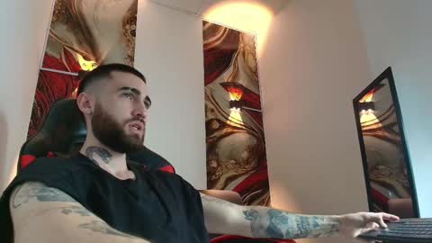 Snapshot of luke_davis01 chatting on 10/02/25, 01:07 LUKE online show from 10/02/25, 01:07