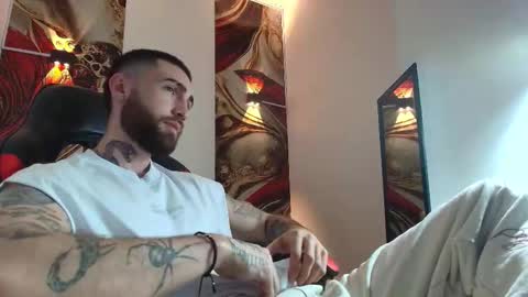 Snapshot of luke_davis01 chatting on 10/03/25, 01:08 LUKE online show from 10/03/25, 01:08