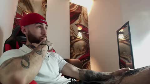 Snapshot of luke_davis01 chatting on 10/04/25, 04:10 LUKE online show from 10/04/25, 04:10