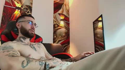 Snapshot of luke_davis01 chatting on 10/09/25, 01:53 LUKE online show from 10/09/25, 01:53