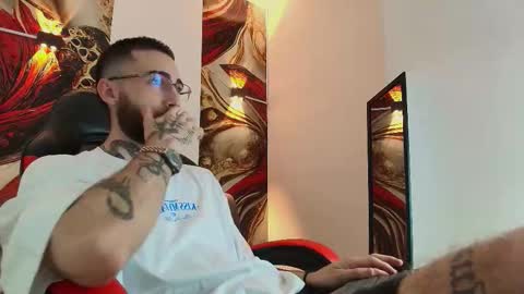 Snapshot of luke_davis01 chatting on 10/11/25, 12:47 LUKE online show from 10/11/25, 12:47