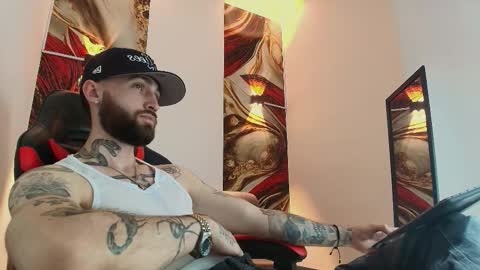 Snapshot of luke_davis01 chatting on 10/15/25, 01:33 LUKE online show from 10/15/25, 01:33