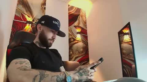 Snapshot of luke_davis01 chatting on 10/16/25, 01:34 LUKE online show from 10/16/25, 01:34