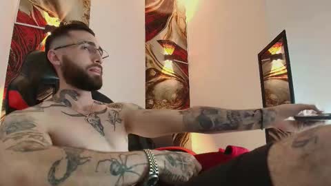 Snapshot of luke_davis01 chatting on 10/18/25, 01:12 LUKE online show from 10/18/25, 01:12