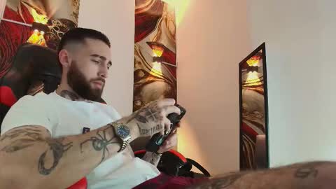 Snapshot of luke_davis01 chatting on 10/20/25, 01:22 LUKE online show from 10/20/25, 01:22